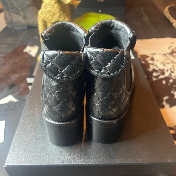 CHANEL Quilted Leather Turnlock Booties Rare size 42/11 - Picture 4 of 11